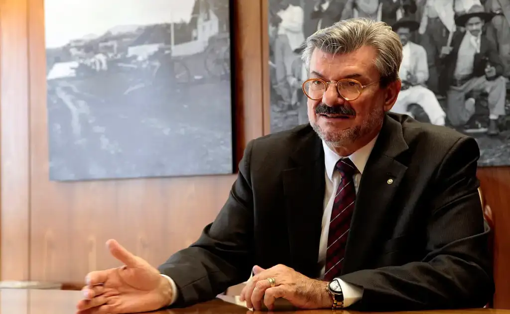 Ministro do STJ recebeu R$ 300 mil após ser afastado por assédio sexual; AGU pede perda do cargo