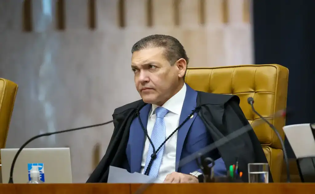 Novas mensagens com Vorcaro envolvem Nunes Marques, Mendonça e Fux no esquema do Master
