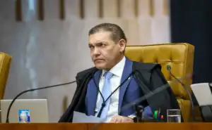 Novas mensagens com Vorcaro envolvem Nunes Marques, Mendonça e Fux no esquema do Master