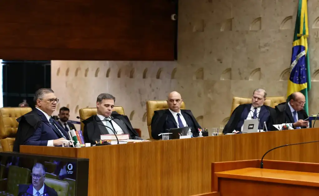 STF tem empate de 4 a 4 sobre casos Moraes e Mendonça; Dino pede vistas
