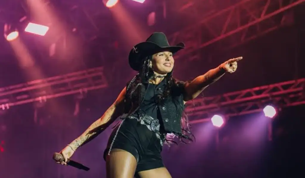 Ana Castela altera “Rap da Felicidade” para exaltar a ostentação agro e revolta a web