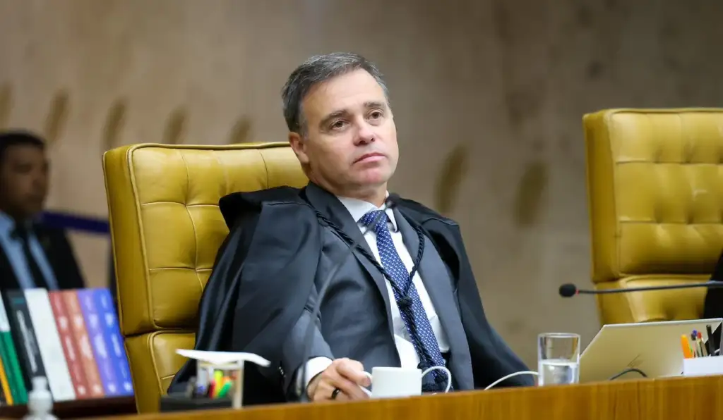 Decisões de Mendonça favoreceram Castro enquanto seu instituto fechava contratos com governo do Rio
