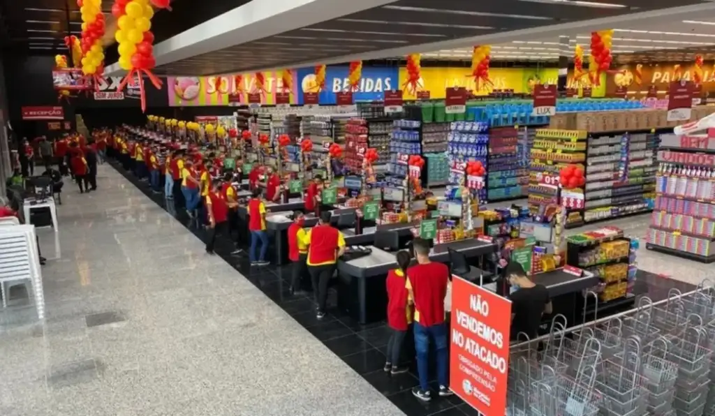 Escala 9×1 e comida estragada: supermercado é condenado em Manaus