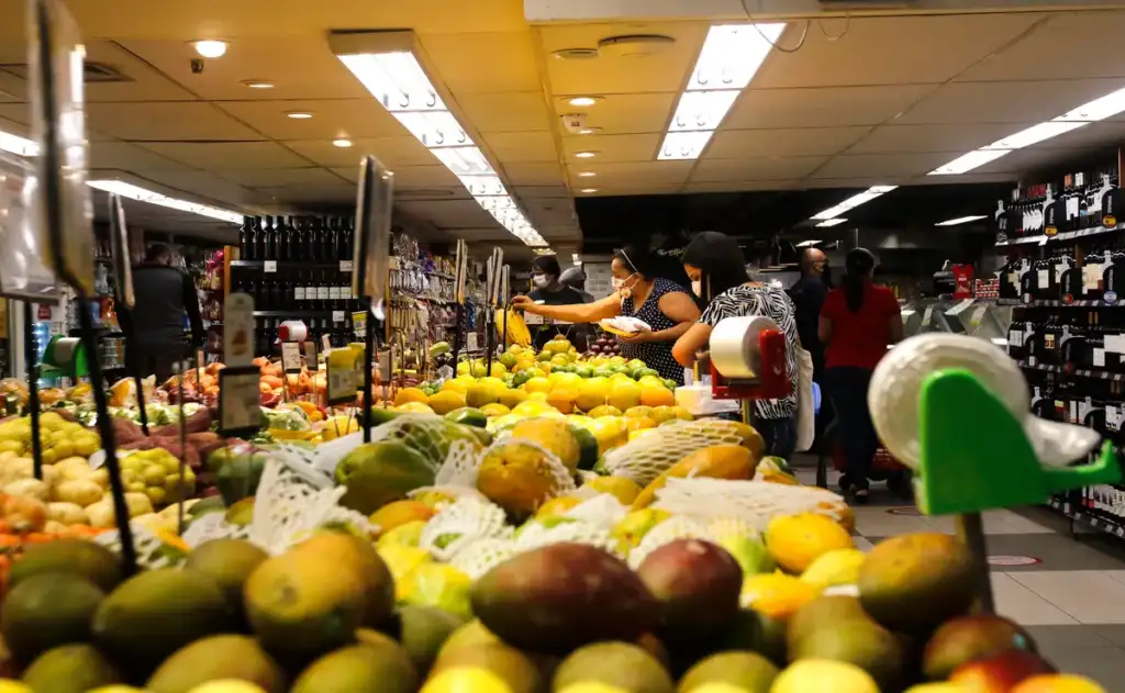 Desfazendo mitos: Preço da comida cresceu quatro vezes mais no governo Bolsonaro