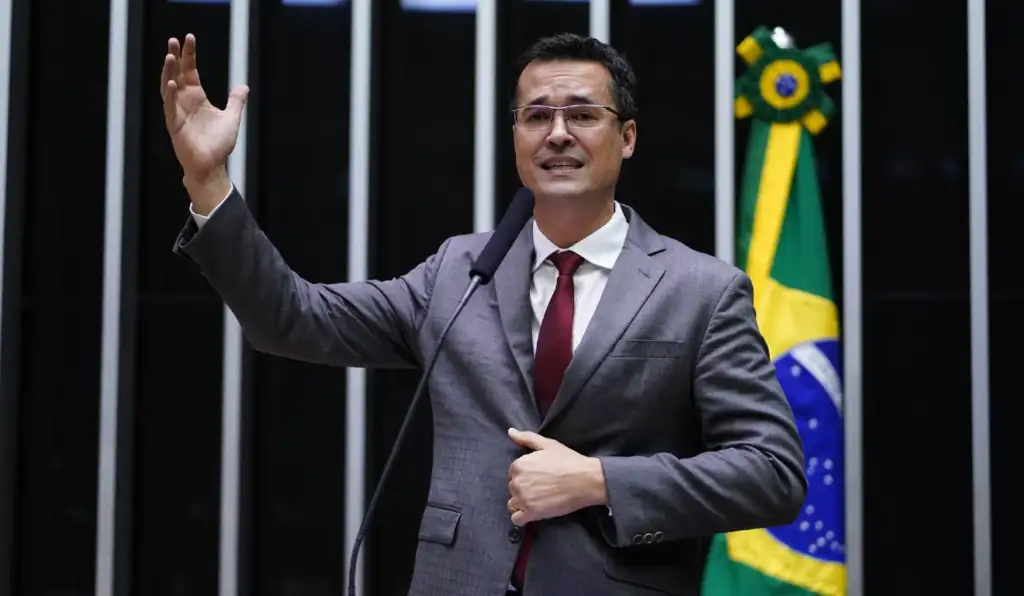 TSE mantém campanha de Dallagnol suspensa no Paraná