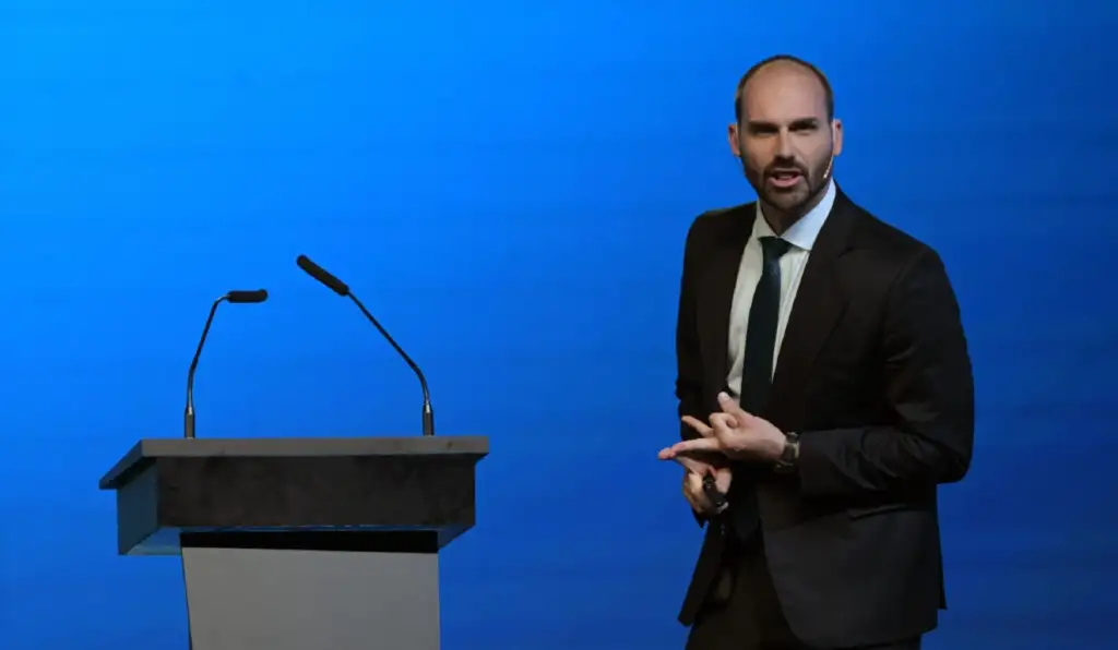 Eduardo Bolsonaro articula novas sanções dos EUA contra ministros do STF