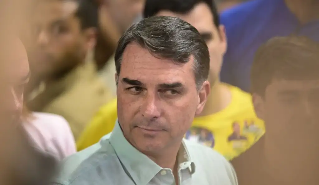 Imóvel de R$ 5,5 mi ligado a Daniel Vorcaro foi usado por Flávio Bolsonaro