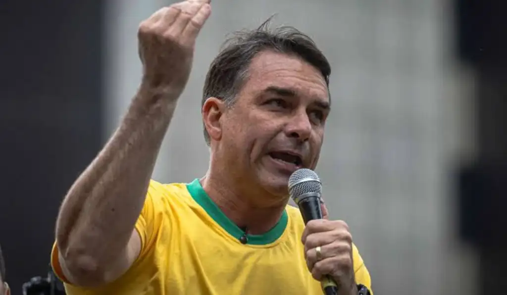 Flávio Bolsonaro destinou emenda a miliciano condenado no caso Marielle