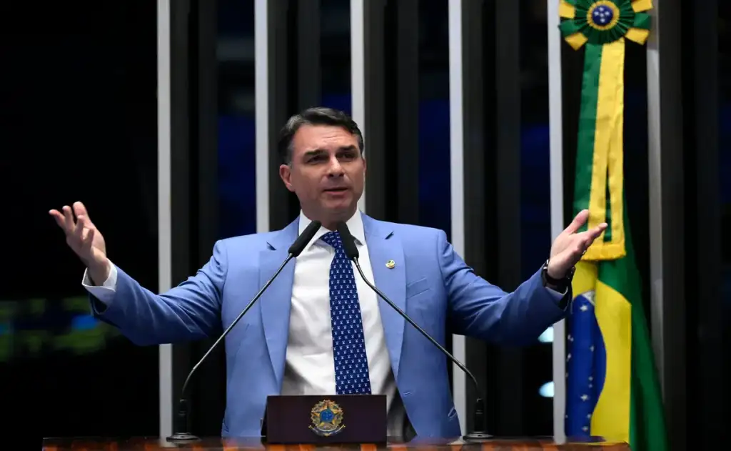 Flávio Bolsonaro já gastou R$ 55 milhões na campanha; empresário do agro é o maior doador