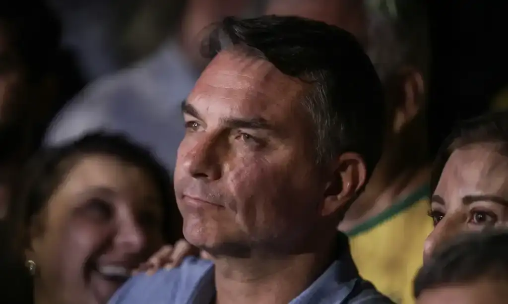 Flávio se compara a Rui Barbosa, José Martí e de Gaulle em carta em que se declara presidente eleito