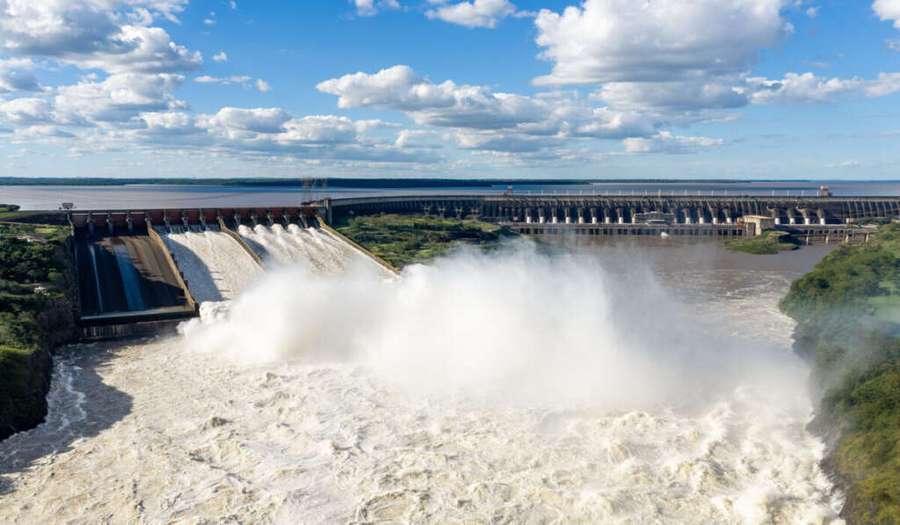 Trump fecha negócio com Paraguai para alimentar data center com energia de Itaipu