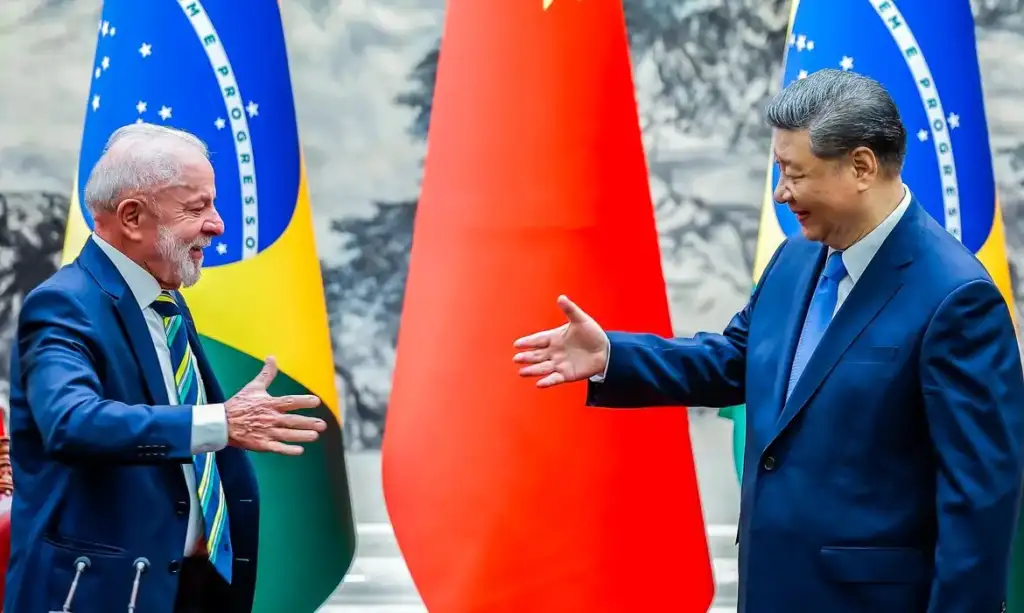 China vê vitória de Lula como freio à extrema-direita