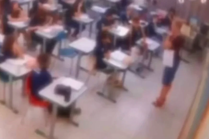 Professora é afastada após associar Flávio Bolsonaro ao fascismo e dizer a alunos que eles morreriam