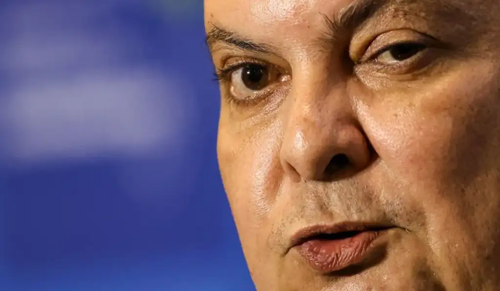 PF aponta que Ibaneis articulou compra do Banco Master pelo BRB