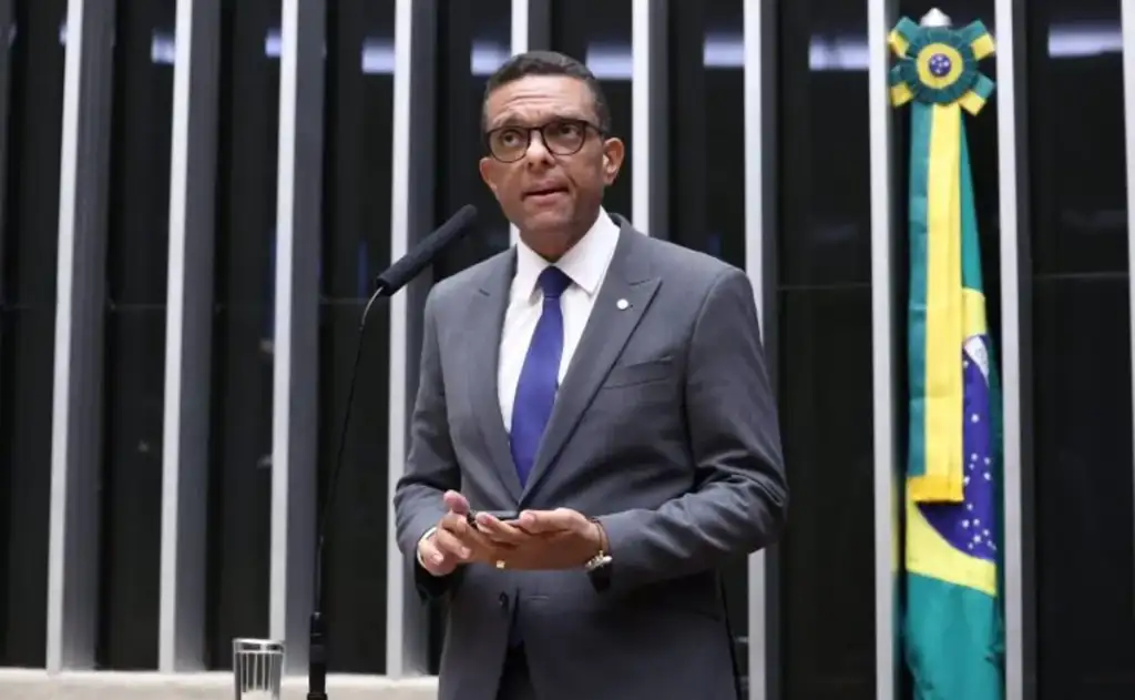 Otoni de Paula denuncia gestão de Flávio e milícia em hospitais federais na pandemia