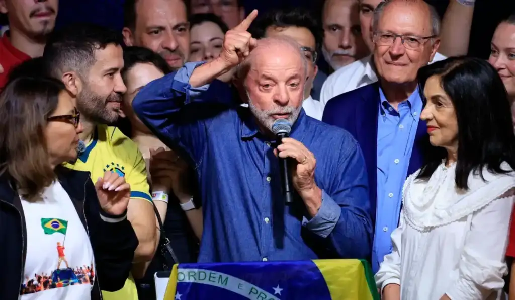 Centrão abandona Flávio após derrota e já busca espaço no governo Lula