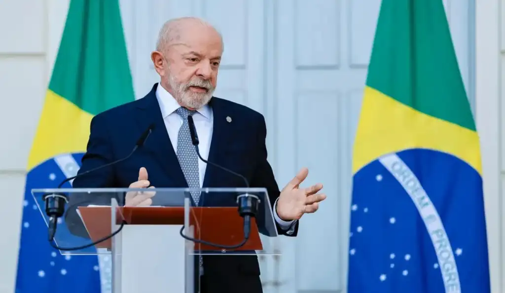 Lula pagou até 43% mais que Flávio por anúncios na Meta, aponta estudo