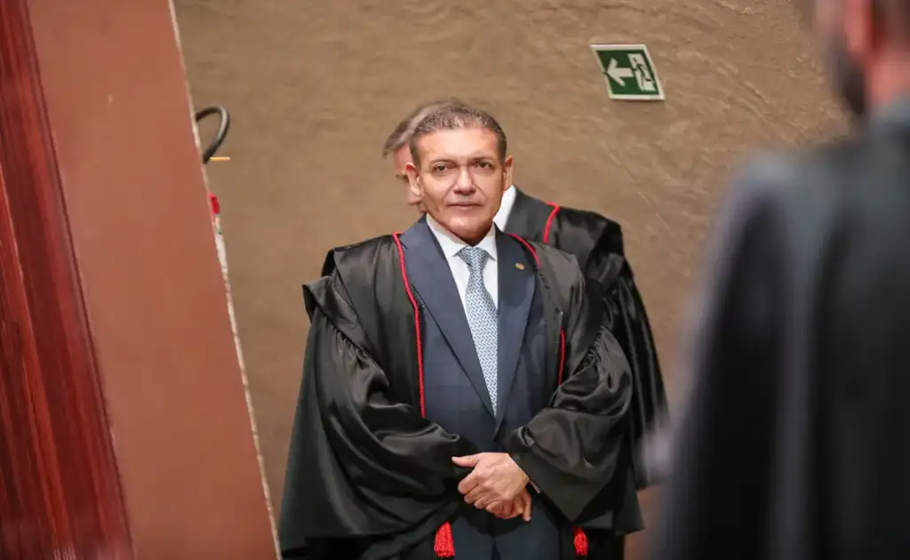 Censura: Nunes Marques volta a ameaçar tirar canal “Exército do Lula” do ar