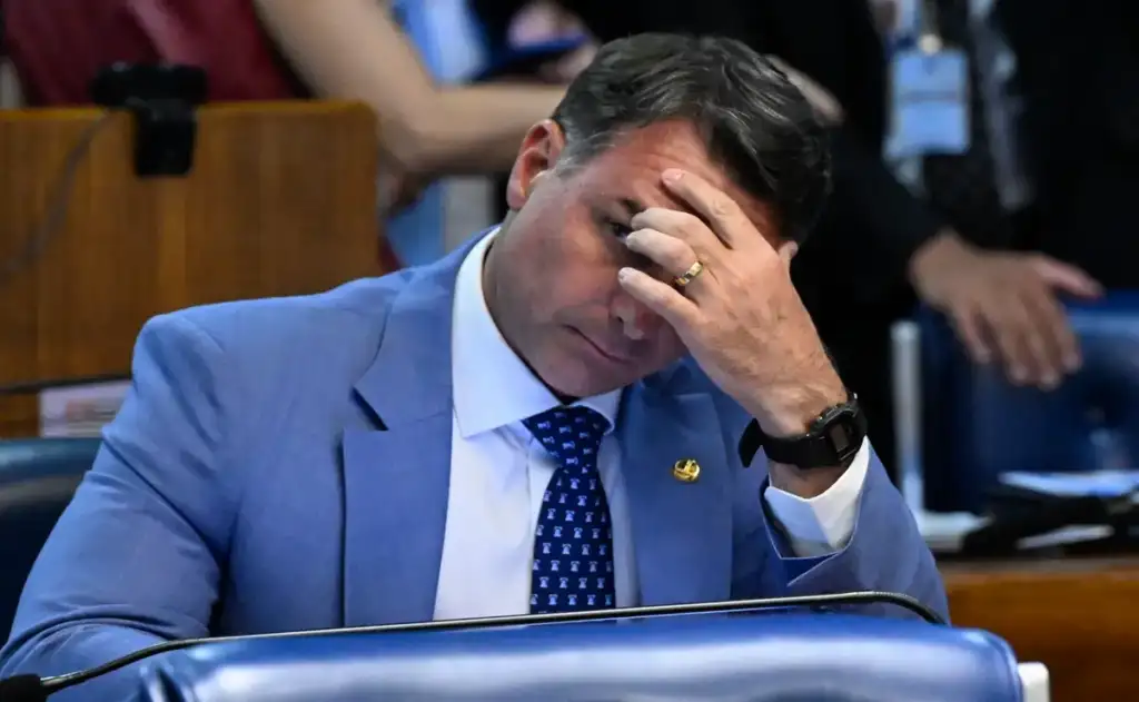 Trump mandou Flávio tirar “presidente eleito” de carta; e ele obedeceu