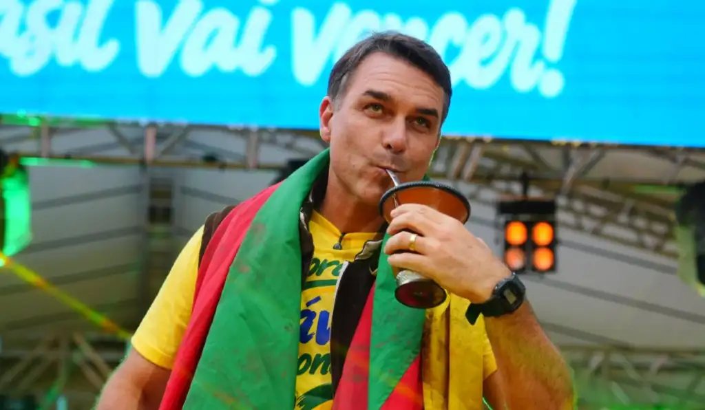 Flávio promete suspender reforma que prevê devolver impostos aos mais pobres