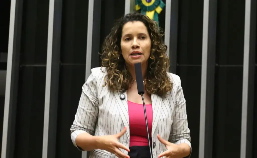 Deputada do PT denuncia ameaças de demissão e boicotes a apoiadores de Lula ao MP