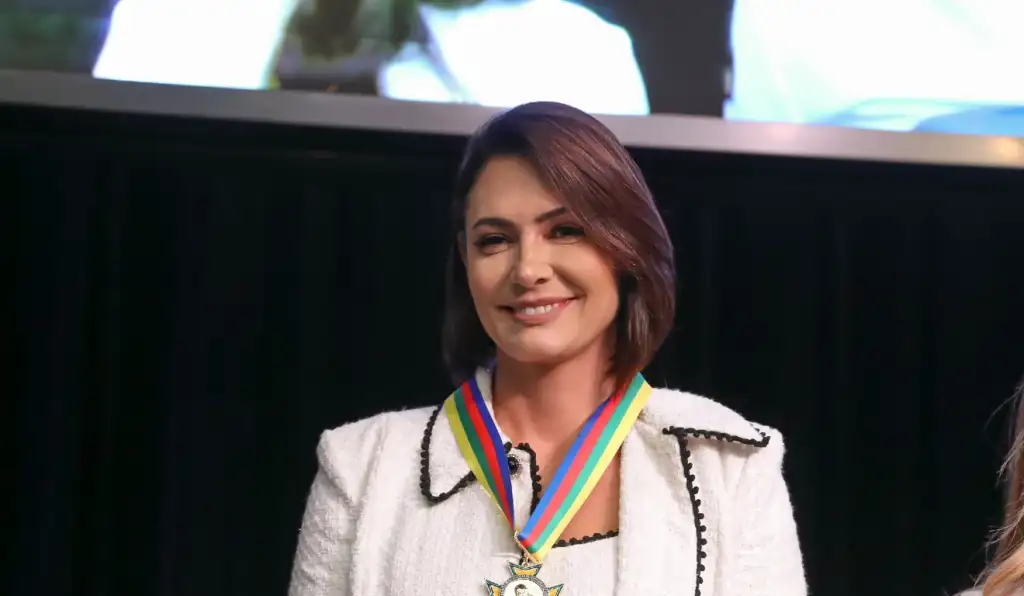 Michelle Bolsonaro e Bia Kicis recebem R$ 200 mil de empresário que esteve na Lista Suja da escravidão
