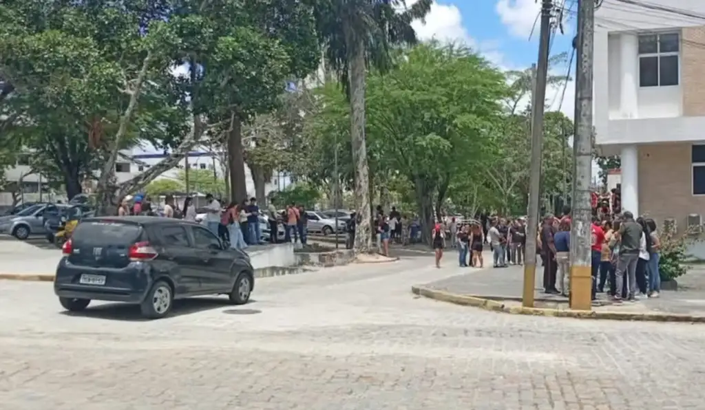 Estudante é preso após tentar defender funcionária de racismo na UFCG, dizem testemunhas