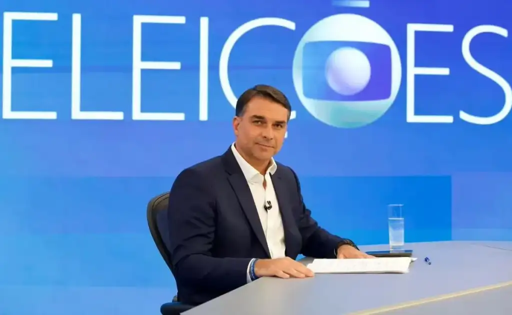 Flávio Bolsonaro almoça com cúpula da Globo antes da sabatina; na véspera, Lula não foi convidado pela emissora
