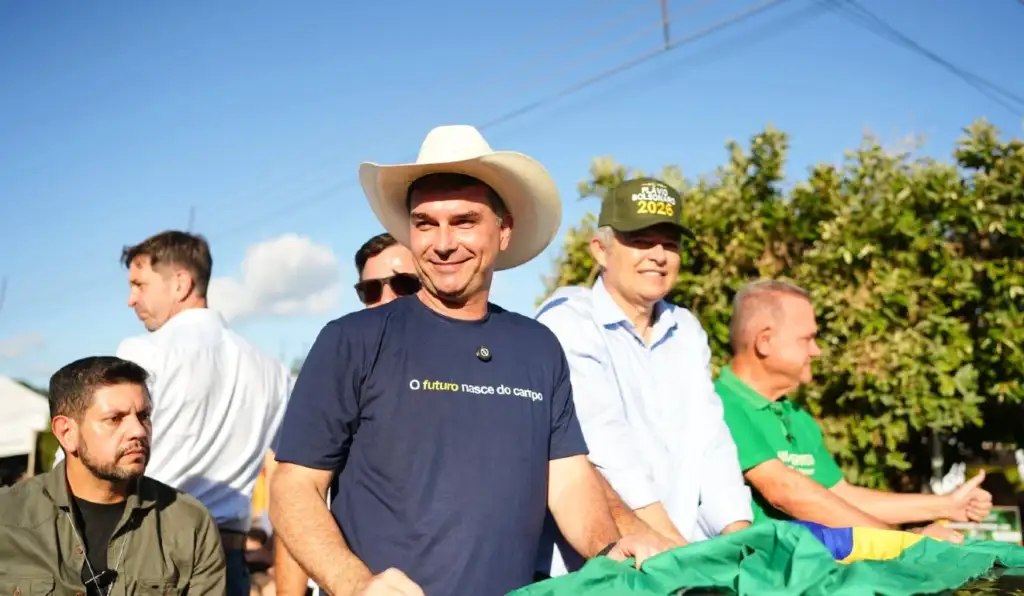 Sinal de alerta: Flávio prepara mais de 200 decretos com mudanças trabalhistas e ambientais