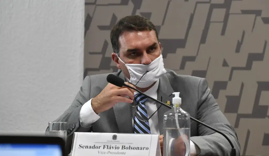 Contratos milionários e leitos fechados: a irresponsabilidade de Flávio na gestão de hospitais do Rio na pandemia