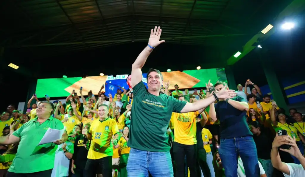 De Adriano da Nóbrega ao caso Marielle: as ligações de Flávio Bolsonaro com milicianos