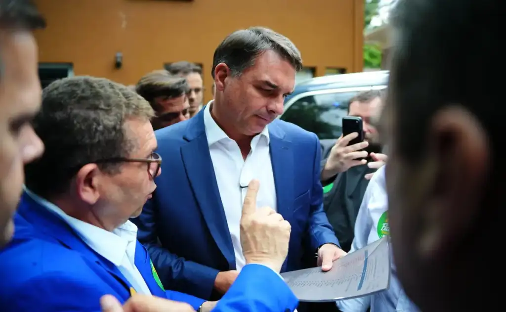 TSE rejeita pedido de Flávio Bolsonaro para censuras posts de sindicalistas