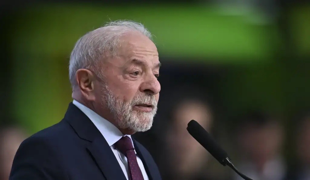 Lula tira R$ 226 milhões do orçamento militar para priorizar saúde e assistência social