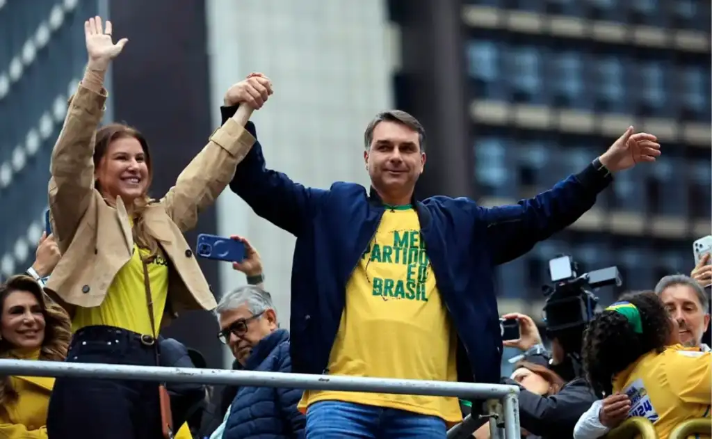 Flávio Bolsonaro defende privatização de 95% das estatais caso seja eleito
