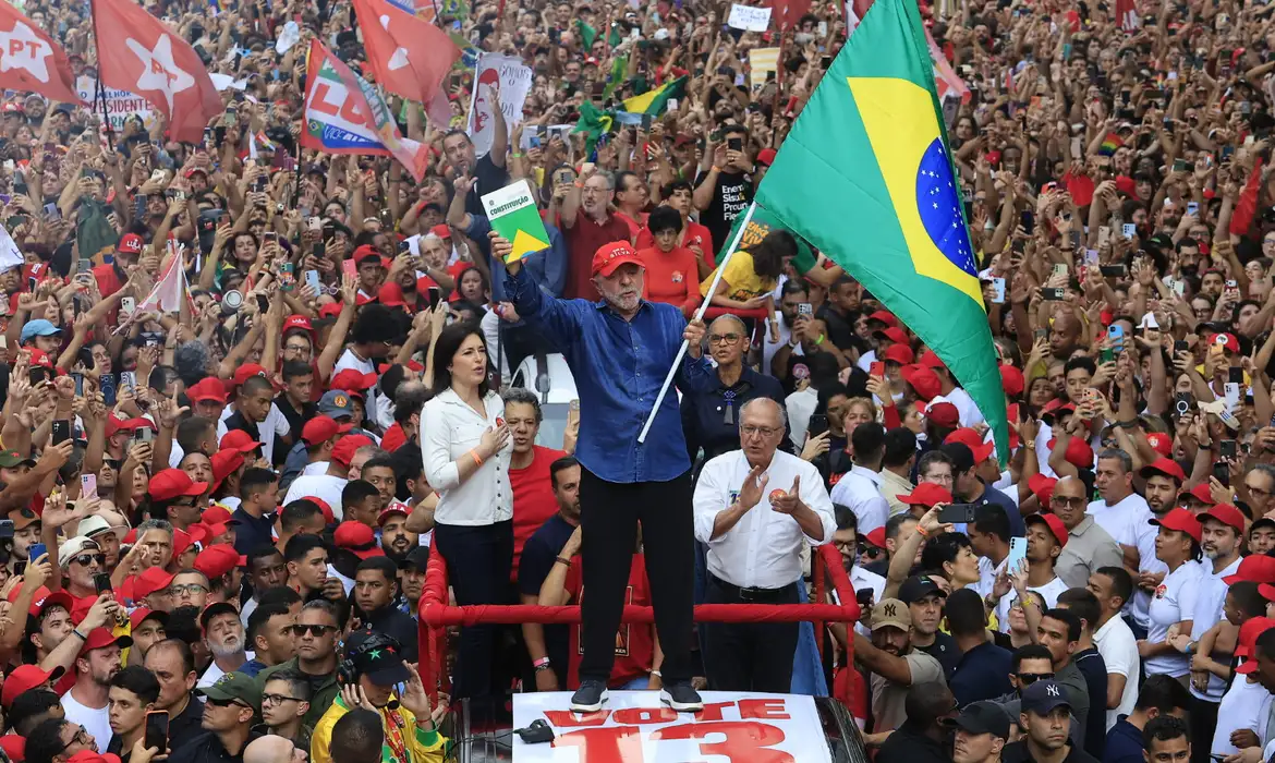 O Exército de Lula e o Espírito do Tempo