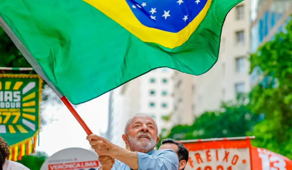 Lula vence na Alemanha e Espanha, e com vantagem na França; parcial é de 52,95% no exterior