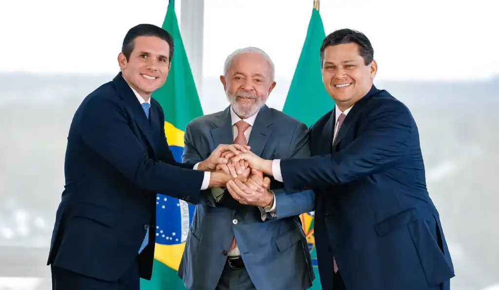 De olho no poder, Alcolumbre e Motta se aproximam de Lula após reeleição