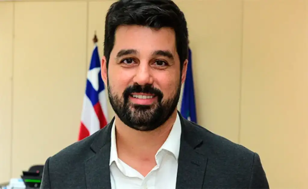 Com ordem de prisão decretada, secretário de Salvador está em Paris, diz prefeitura