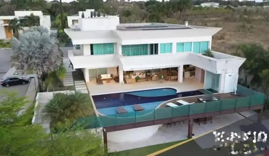 PF investiga empréstimo milionário de Flávio Bolsonaro para mansão de R$ 6 milhões