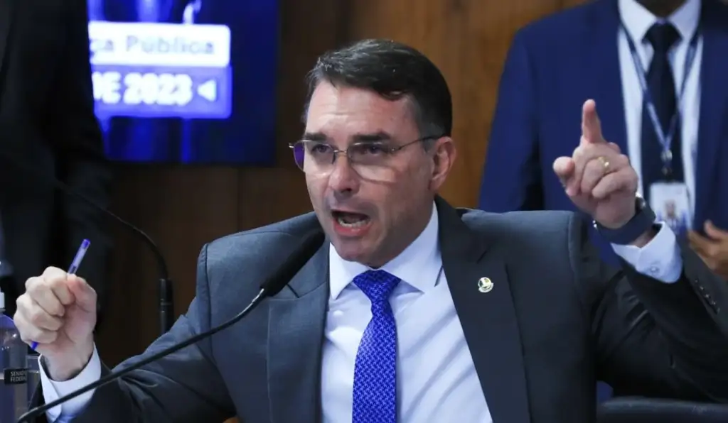Trabalhadores e aposentados: os riscos apontados no plano de governo de Flávio