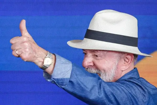 Apenas 35,5 mil votos foram registrados após as 17h; Lula venceu Flávio por 4,4 milhões