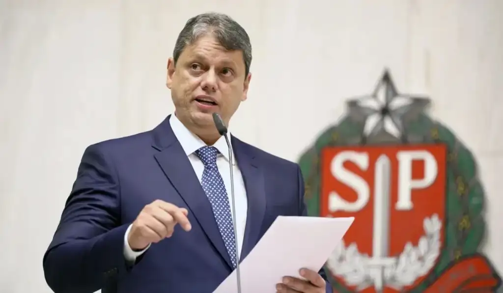 Governo Tarcísio demite professoras com base em estatuto da ditadura