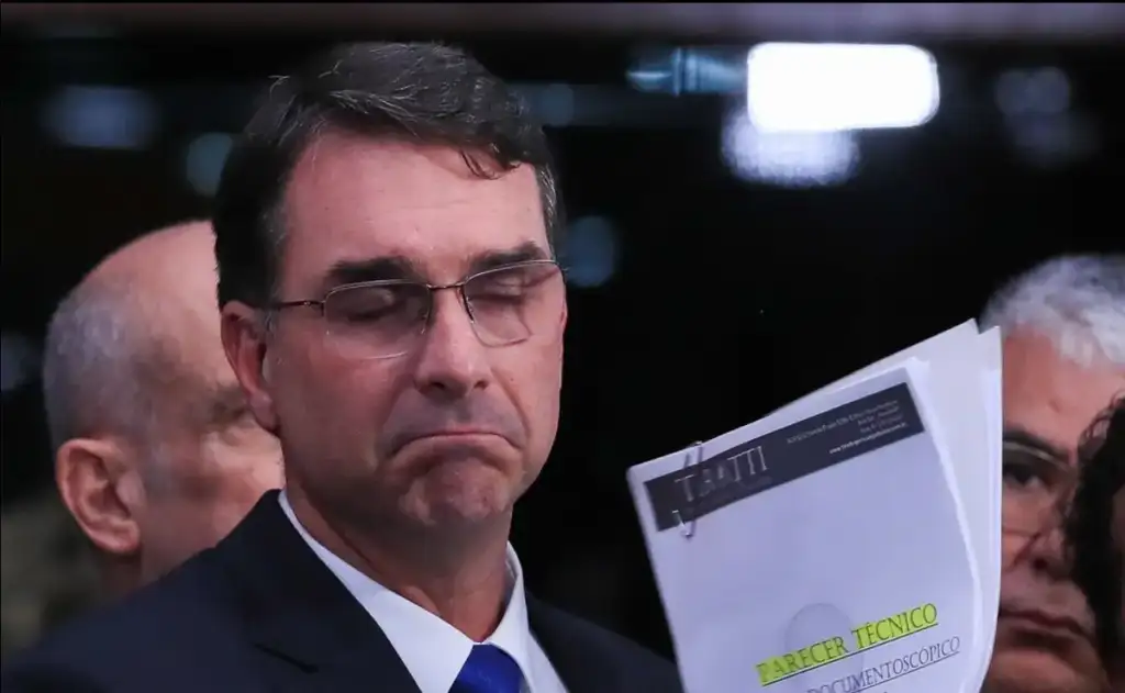 Flávio Bolsonaro tem mais processos na Justiça do que projetos aprovados no Senado