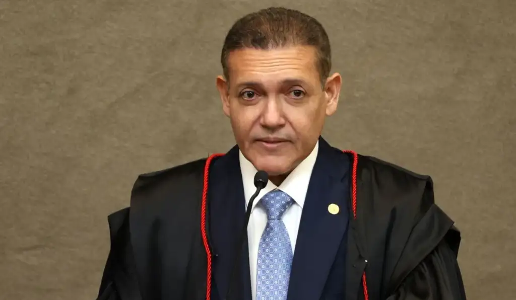 Nunes Marques formalizou prorrogação 49 minutos após horário de fechamento