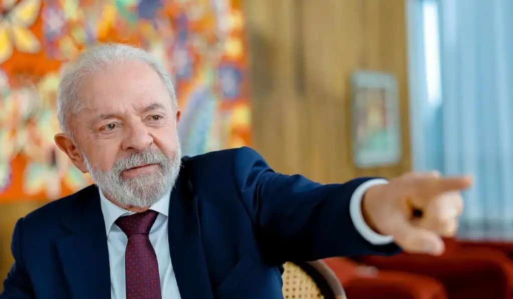 Rejeição a Lula despenca seis pontos e fica abaixo da de Flávio