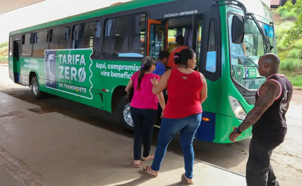 Lula propõe tarifa zero no transporte coletivo nos finais de semana para trabalhadores aproveitarem nova escala “5 X 2”